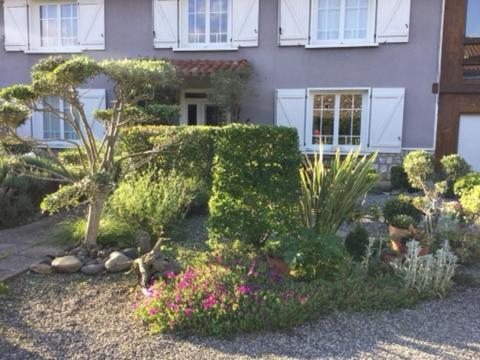 Loft Atypique Bed & Breakfast Villeneuve-de-Riviere Exterior photo