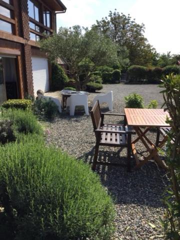 Loft Atypique Bed & Breakfast Villeneuve-de-Riviere Exterior photo