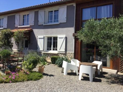 Loft Atypique Bed & Breakfast Villeneuve-de-Riviere Exterior photo