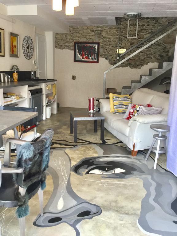 Loft Atypique Bed & Breakfast Villeneuve-de-Riviere Exterior photo