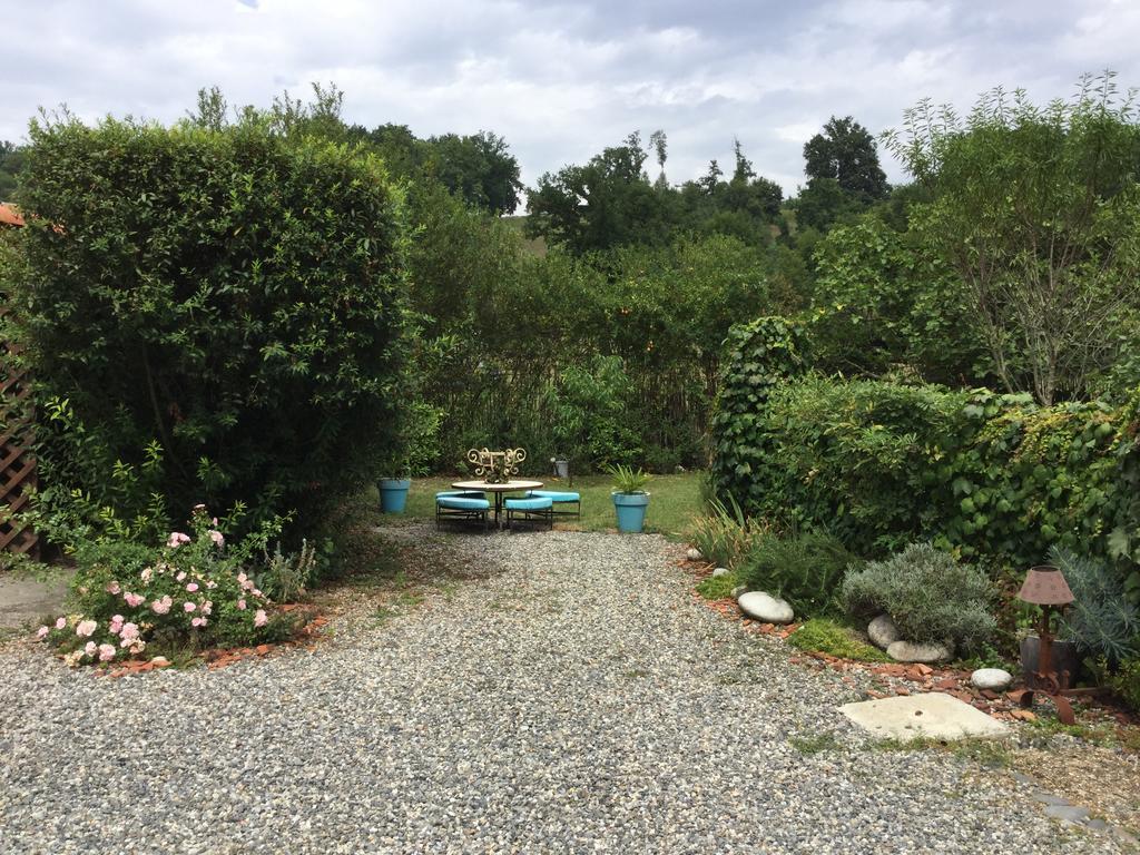 Loft Atypique Bed & Breakfast Villeneuve-de-Riviere Exterior photo